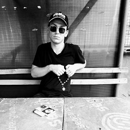 Nikolay, 20, 