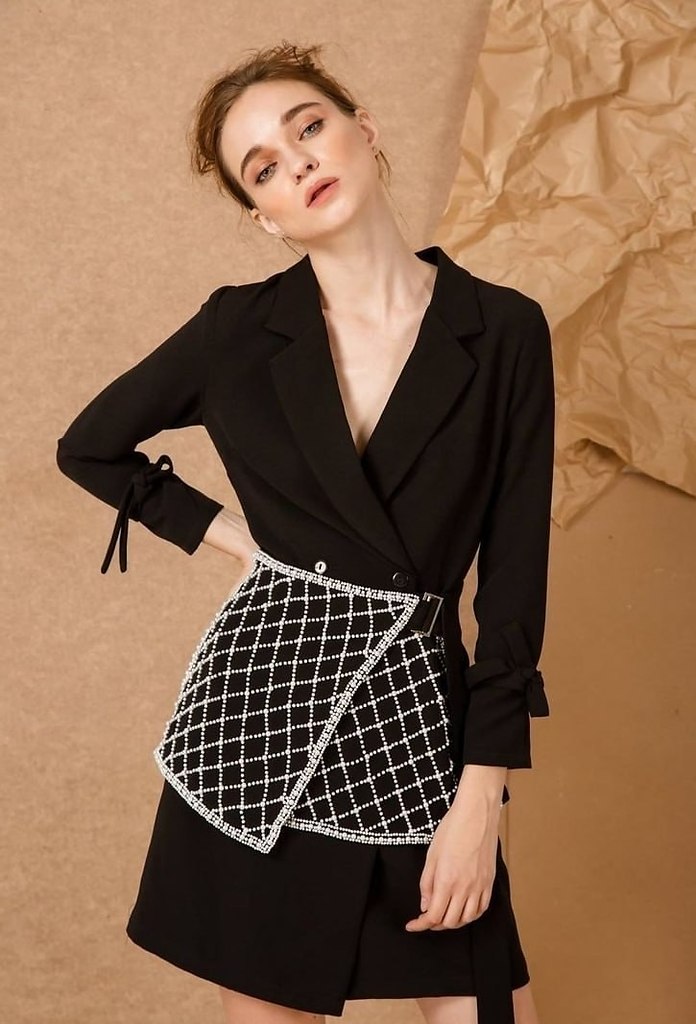 Аксессуары из бусин в виде сетки — это эффектный тренд, который моментально преобразит любой образ. ... - 6