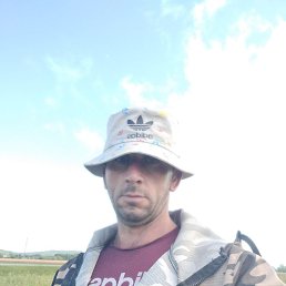 Roman, 39, 