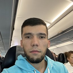 Daniel, 32, 