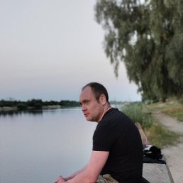 Maksim, 33, 