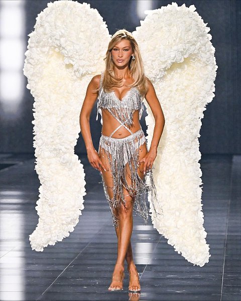 После продолжительной паузы легенарные ангелы Victoria’s Secret вернулись на подиум! В Нью-Йорке ... - 6