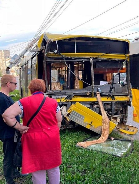 Это все, что осталось от автобуса в жутком ДТП.В Ижевске произошло серьезное ДТП с участием двух ... - 2