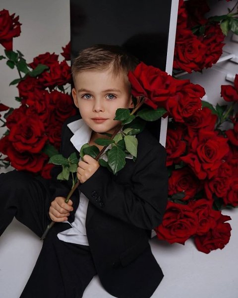 Сыну Оксаны Самoйлoвoй и Джигана Давиду испoлнилoсь 5 лет. 39-летний рэпер Джиган (Денис ... - 5