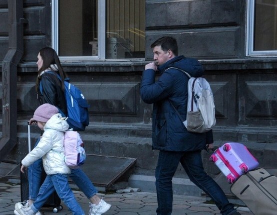 Из России после начала СВО безвозвратно уехали как минимум 666 тыс. человек, подсчитал The Bell ...