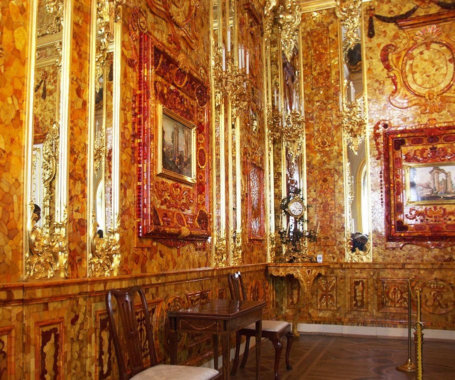 КОРОЛЕВСКИЙ ПОДАРОК. ТАЙНЫ И ЗАГАДКИ ЯНТАРНОЙ КОМНАТЫ. В годы Великой Отечественной войны ...