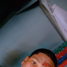 Laurence, 19, 