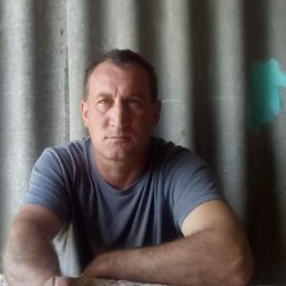 Andrei, 53, 