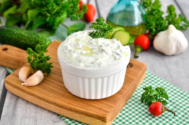 Простой йогуртовый соус к овощам.Это соус, который я часто готовлю и подаю не только к овощам. ...