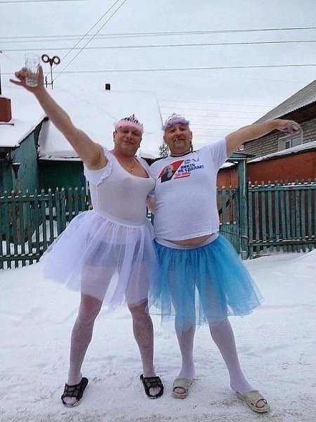 Двух снежинок вам для новогоднего настроения в ленту, пусть вечер будет улыбчивее))