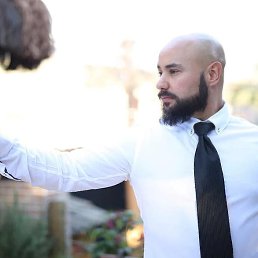 Dom, 35, 