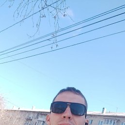 Maks, 26, 