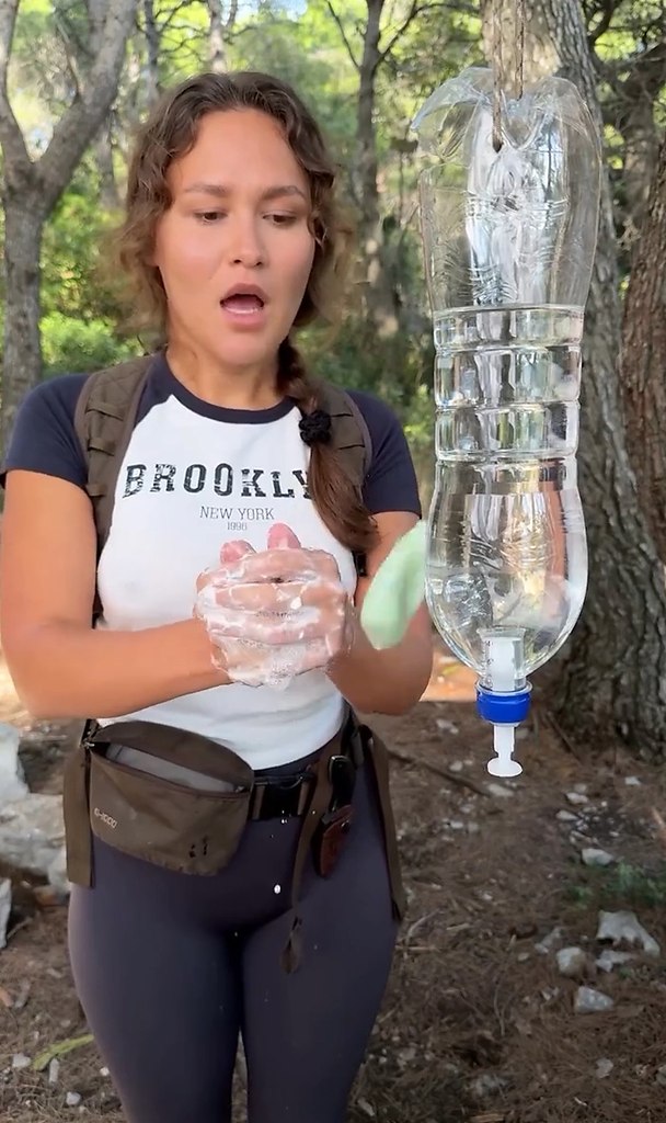 Девушка уронила мыло, и вот что из этого вышло...