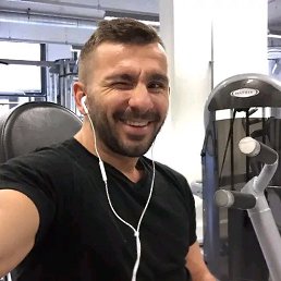 Alexandre, 44, 