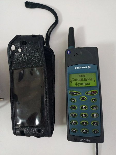 Ericsson A1018s  Nokia 3310  oe.