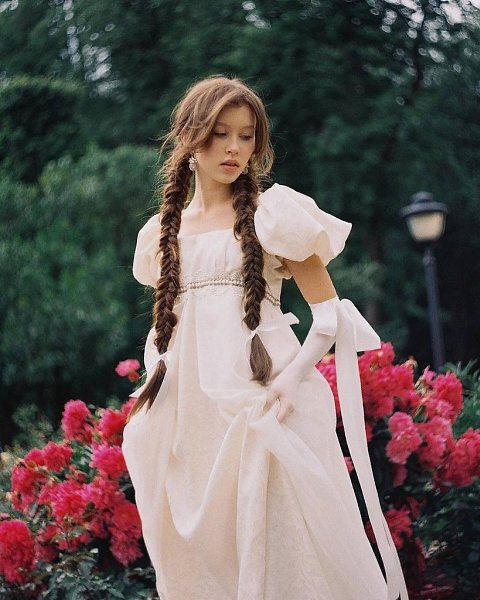 Кажется, Аня Пересильд опять решила напомнить нам, кто тут главная фотомуза года - 2