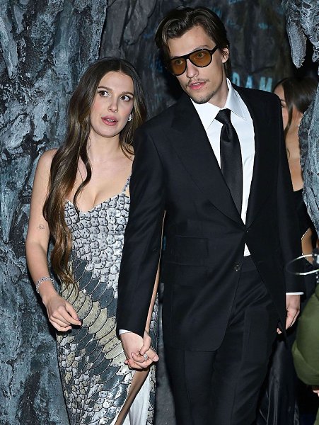 Милли Бобби Браун стала мамой! Актриса и её муж удочерили ребенка! — «Этим летом мы поприветствовали ... - 2