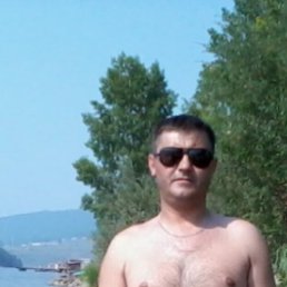 Andrey, 48, 