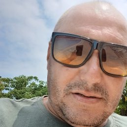 Andrei, 45, 