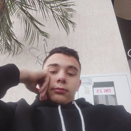 Ivan, 19, Луганск