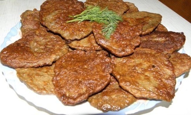 Отличные печёночные котлеты. Ингредиенты:500 г куриной печени1 луковица1-2 зубчика чеснока1 яйцо5 ...