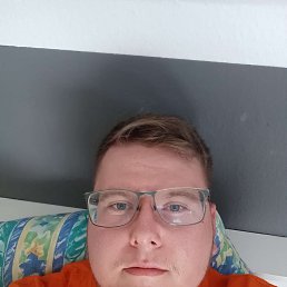 Max, 23, 