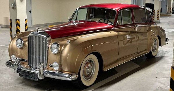 В Москве выставлен на продажу редкий Bentley, принадлежавший принцессе Дубая. Его стоимость 50 ...