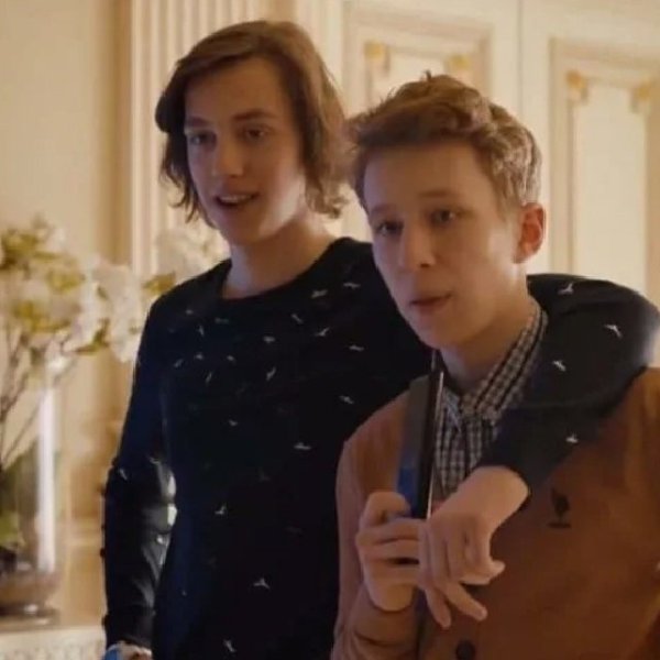 Покинувший страну в 2022 году известный актёр обратился к россиянам с просьбой о помощи. После ... - 3