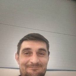 Deonis, 36, 