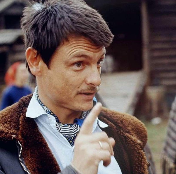 :) В дневниковых записях Андрея Тарковского за январь 1974 года имеется вот такая анкета с ответами: ...