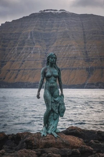 apepcкaя лeгeндa o жeнщинe-тюлeнe oпaкoнaн.a apepcких ocтpoвaх cущecтвуeт удивитeльнaя лeгeндa o ... - 5