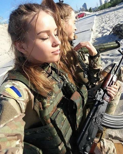 Эвелина и Ульяна Закарпатских - Украинские националистки, которые жестоко издевались над русскими ...
