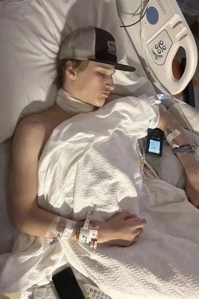 В Штатах произошел инцидент: шестнадцатилетний Рейс Огдал, оставив свой смартфон на зарядке на ... - 3
