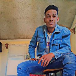 Alex, 22, --