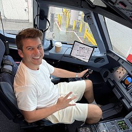 ����, �����, 32 ����