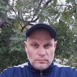 Aleksej, 44, 