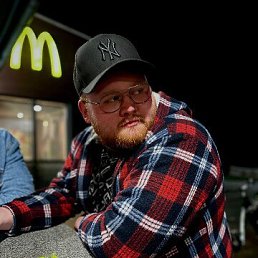 Daniel, 24, 