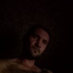 Alex, 33, 