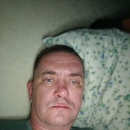 Maksim, 41, 