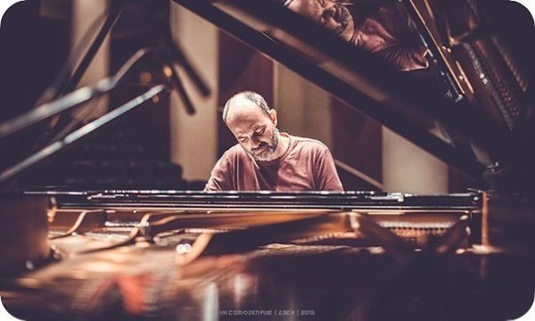 Фабрицио Патерлини — итальянский композитор классической музыки и пианист.