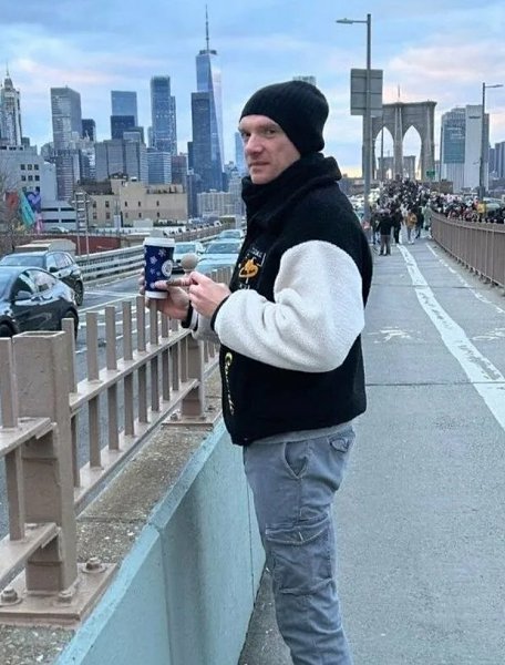 Бурковский покидает Россию. Андрей Бурковский продал четырёхкомнатную квартиру в Москве. Объект ...