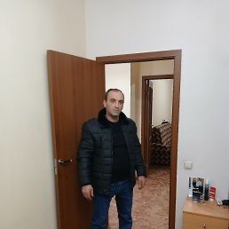 Qajo, 42, 