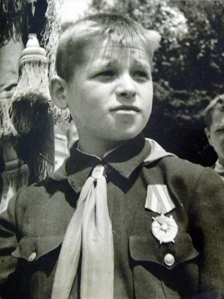 80 лет назад, 1 июня 1944 года, 12-тилетний киевский пионер Костя Кравчук был награждён орденом ...