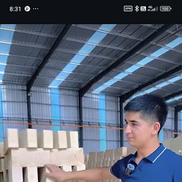 Ali, 25, 