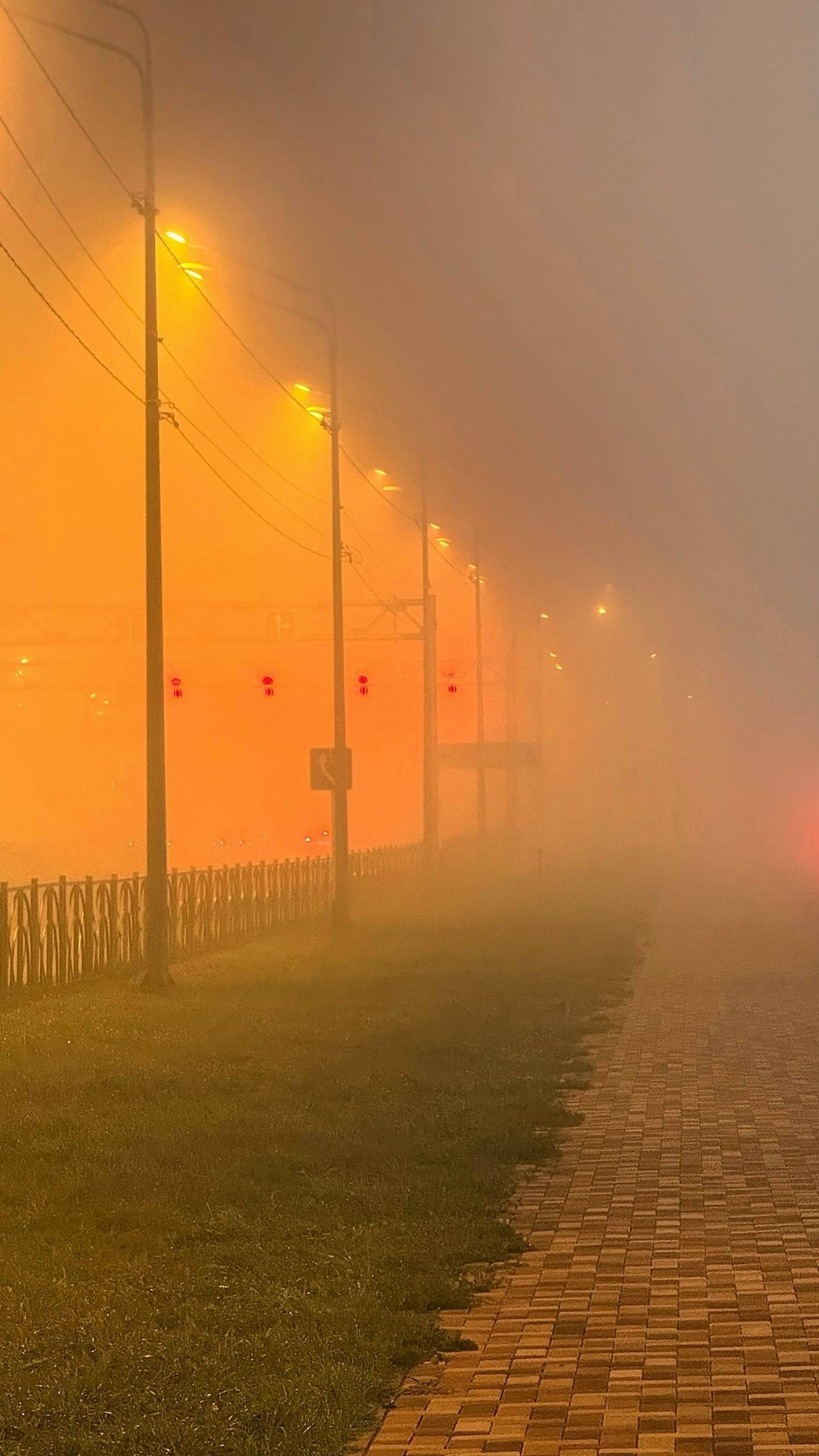 туман. Туман Октябрь задумчив, Природа требует своё. Возможен негативный случай, - Осень умеет ...