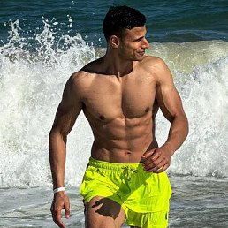 Gio, 34, 