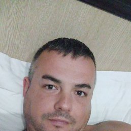 Max, 36, 