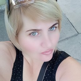 Ylia, 38, 