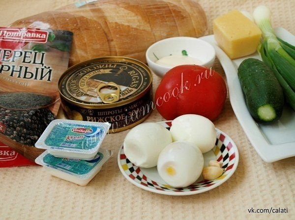 Праздничные бутерброды со шпротами.Ингредиенты:Шпроты - 1 банка;Огурец свежий - 1 шт;Помидор свежий ... - 2