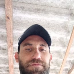 Carlos, 37, 